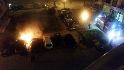 СНИМКИ: Ето какво му се случи на изгорелия джип в Пловдив
