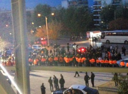Фенове псуват Бербо и играчите на ПАОК