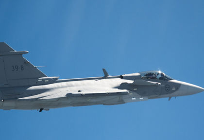 Невероятно! Пилот на Gripen показа фигурен пилотаж с претоварване 9g (ВИДЕО)