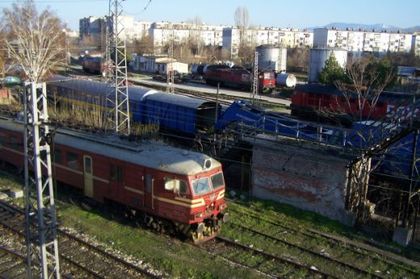 Трасето Пловдив-Филипово: ЖП линията на естакада, под нея бърз булевард