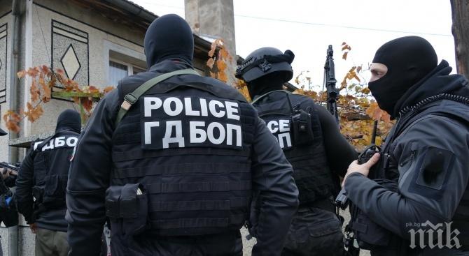 Спецакция в Русе: Намериха наркотици, оръжия и боеприпаси