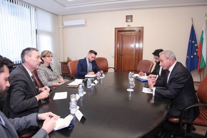 Министър Екатерина Захариева прие за първи път у нас генералния секретар на Съюза за Средиземноморието