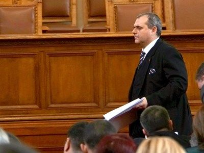 Колите с газова уредба да плащат само 1/2 данък