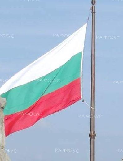 Добрич: С празнично шествие от градинката пред църквата „Св. Георги“ започнаха тържествените прояви в града по повод Трети март