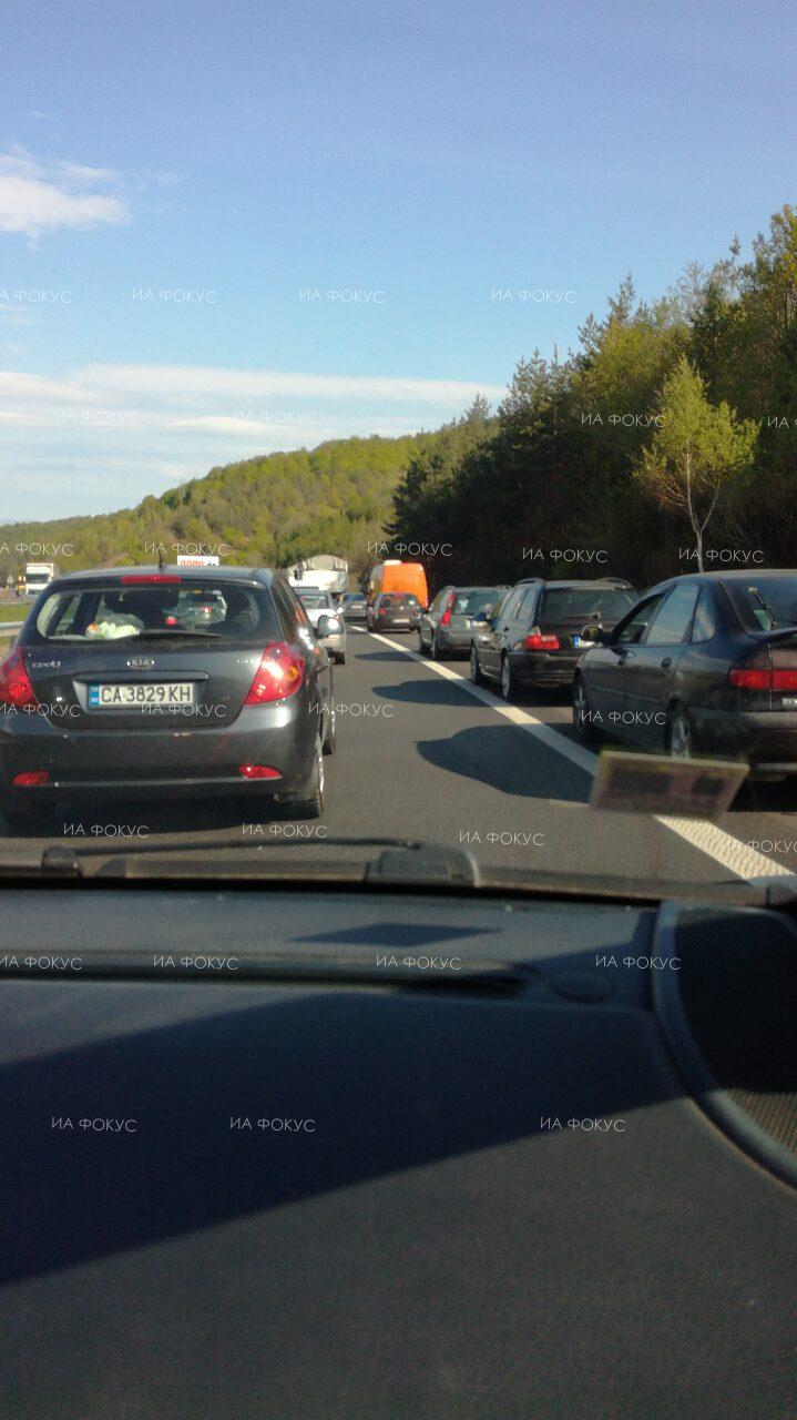 АПИ: Временно се ограничава движението в изпреварващата лента по АМ 