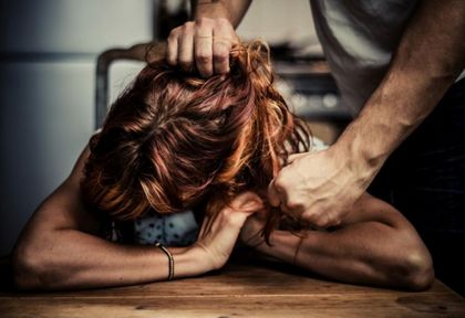 Зловещи разкази на българки, пребивани у дома: Унижение, побой и уриниране (СНИМКИ)