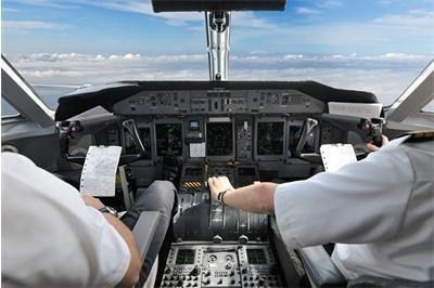 Индонезийски полицейски самолет с 15 души на борда е изчезнал