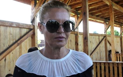 Стефка Костадинова за ансамбъла: Тук щяха да ги разкъсат