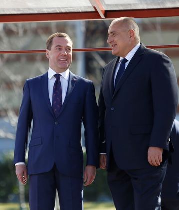 ТАСС: Медведев се надява, че България работи с ЕК за получаването на гаранции за „Турски поток“