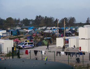 Обвинения към британското правителство, че не приема деца-бежанци