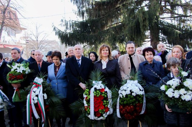 Перник: Кметът Вяра Церовска и народни представители от ГЕРБ се преклониха пред паметта и героизма на Васил Левски