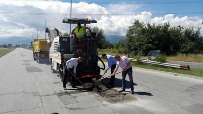 Тотев даде старт на ремонта на Асеновградско шосе и се помоли да няма дъжд! (ВИДЕО и СНИМКИ)