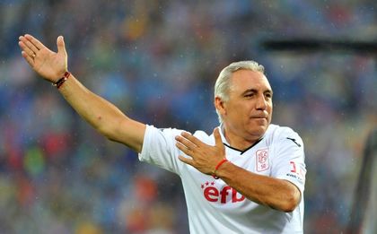 Заради Барса: Ухиленият до уши Стоичков прати 6 целувки от Мексико