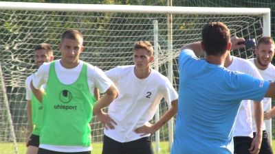 СНИМКИ: Младежки национал пристигна на проби в Локо