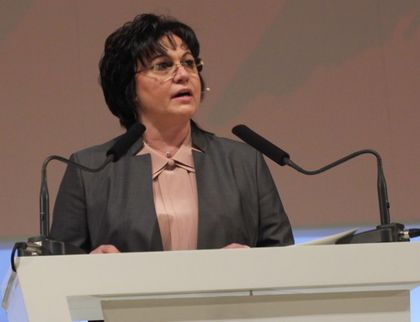 Нинова: Борисов, чакам да се разберем като мъже