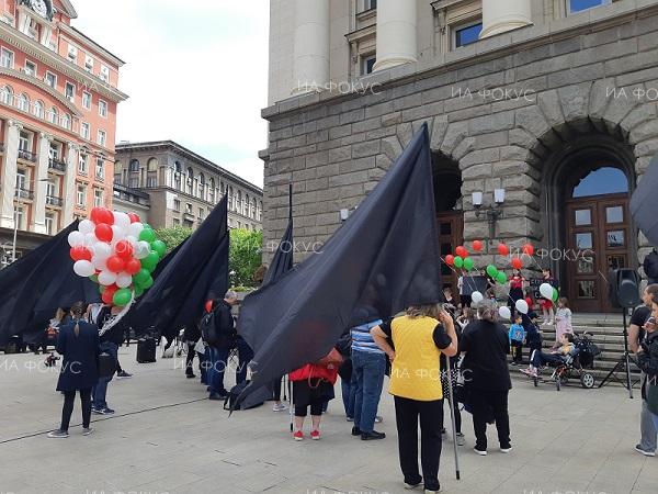 София: Майки на деца с увреждания протестират през сградата на Министерски съвет