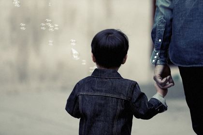 26 начина, по които нарцистичният родител вреди на детето си