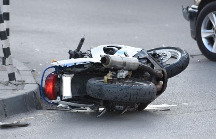 Дрогиран моторист катастрофира в Кършияка