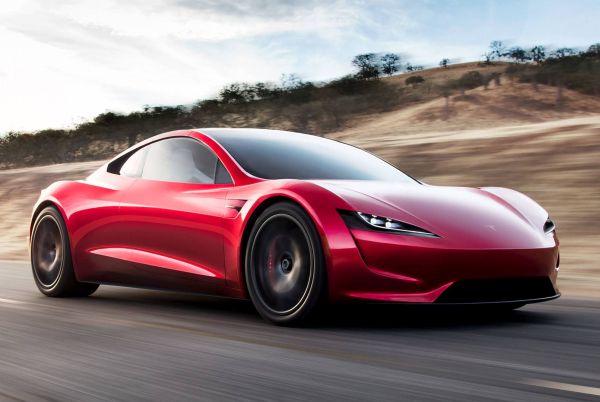 Tesla показа как нейният роудстър вдига 100 км/ч за под 2 секунди (ВИДЕО) Реакцията на возещите се в електромобила е показателна за усещането при ускорението