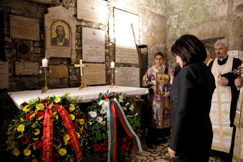 Председателят на Народното събрание Цвета Караянчева: Прекланяйки глава пред делото на светите братя Кирил и Методий, ние сме горди, че над 300 милиона славяни пишат на кирилица