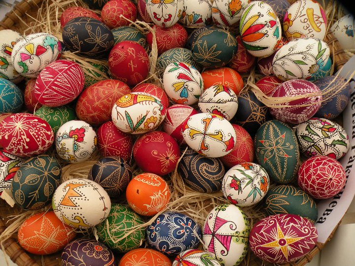 Аделина Стефанова, храм „Въведение Богородично“ – Благоевград: Четвъртък и събота от Страстна седмица са отредени за боядисването на великденските яйца