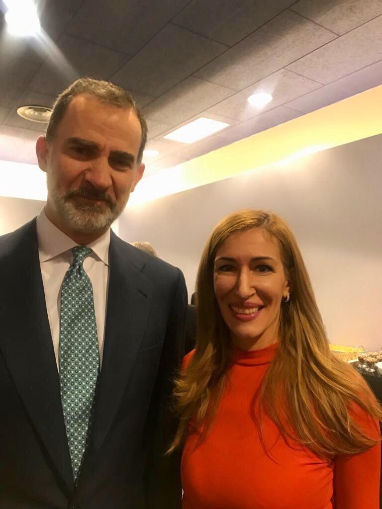 Министър Николина Ангелкова разговаря с краля на Испания Фелипе VI в рамките на Международното туристическо изложение FITUR в Мадрид