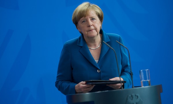 Меркел обещава сигурност: Скърбим със свити сърца!
