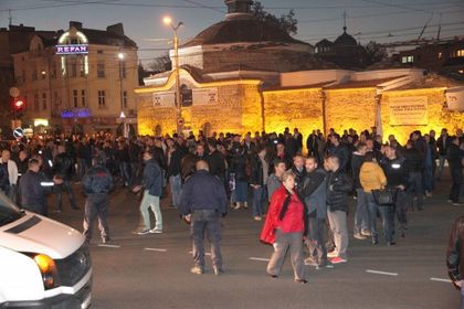 Полицаите блокираха колелото на водната палата