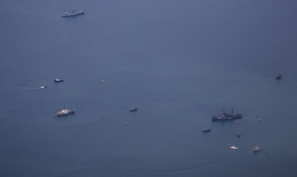 "Комерсант": Военният Ту-154 се е разбил под контрол