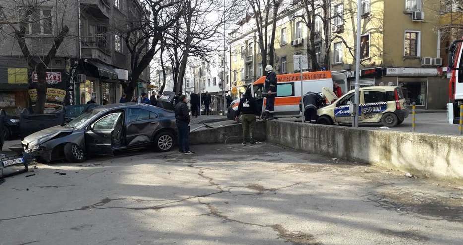 Жена се бори за живота си след вчерашната катастрофа на улица "Шипка" във Варна