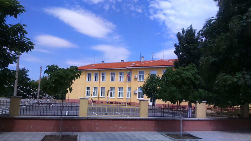16-годишен заби юмрук в лицето на 13-годишен в училище в Пловдивско