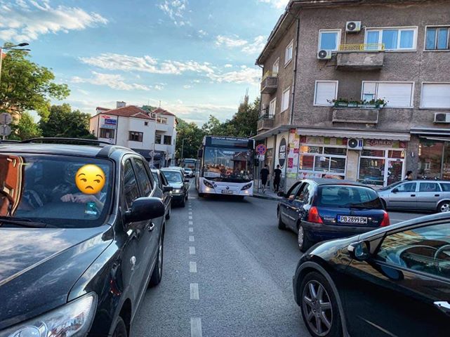 Без правила за рейсовете в Пловдив! Има ли задръстване - караш в насрещното