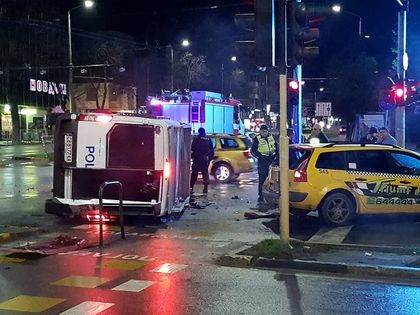 Полицейският бус е виновен за страшното меле с две таксита във Варна (ЗРЕЛИЩНИ СНИМКИ)