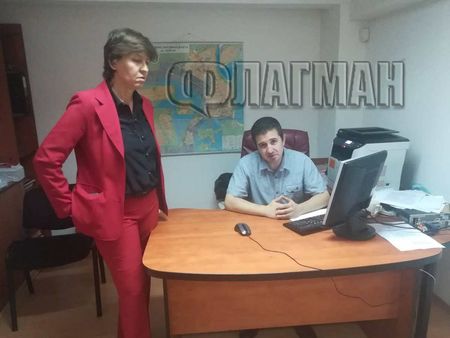 В щаба на БСП в Бургас очакват изненади след пристигането на протоколите