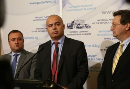 Депутат от БСП с горещ коментар след решението на Нинова да не сдава поста