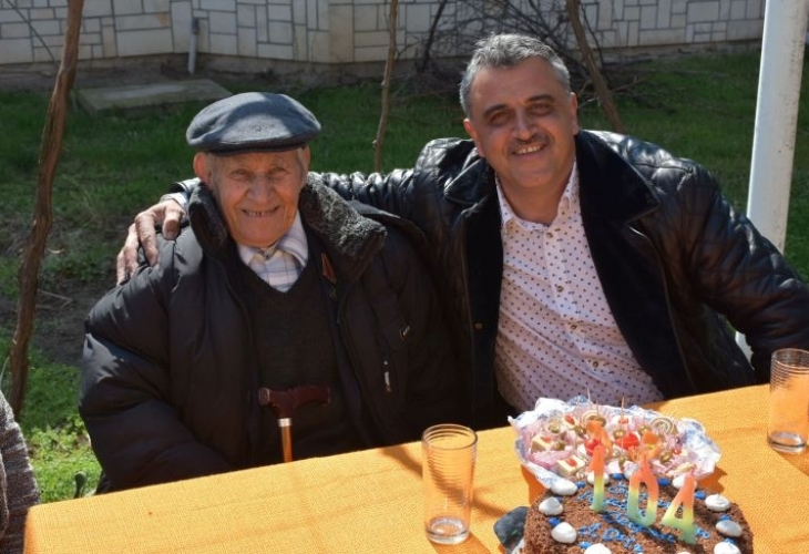 104-годишен столетник от Пловдивско сам отглежда лимонови дръвчета (СНИМКИ)