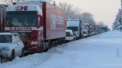 Спират движението на тежки камиони следобед