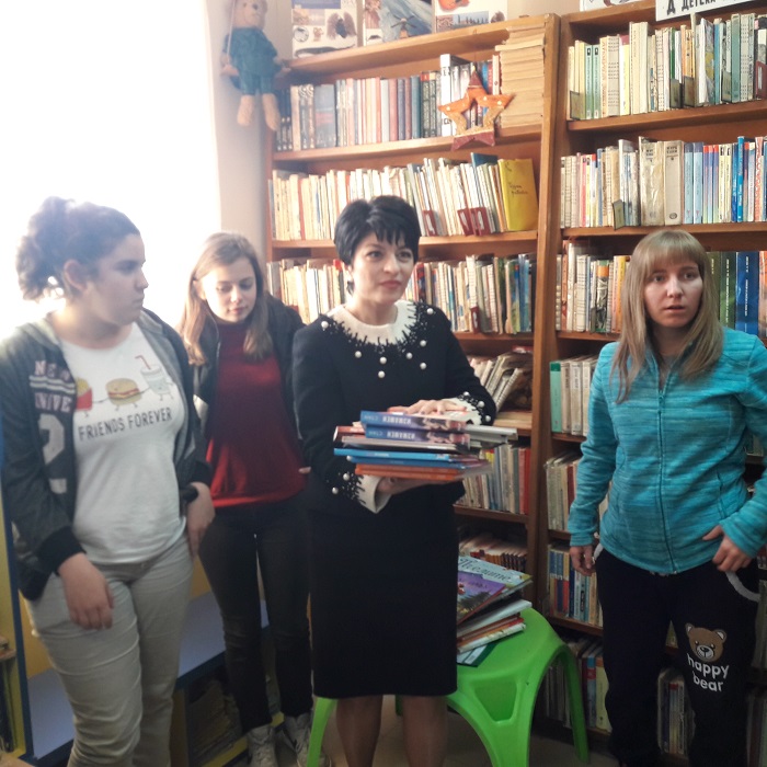 Народният представител от ПП ГЕРБ Десислава Атанасова дари книги на читалището пловдивското село Труд