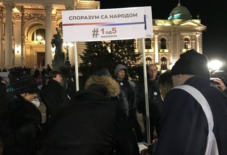 Хиляди протестираха в Белград срещу Вучич (ВИДЕО)