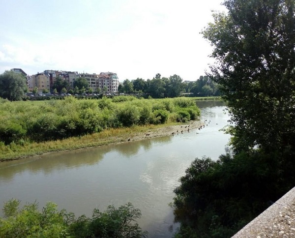 Пловдив: 10 нови пейки са поставени по северния бряг на река Марица в града