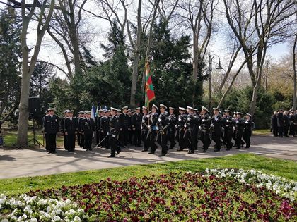 Варна: Граждани и представители на местната власт положиха венци и цветя пред паметника на Георги Бенковски по повод 143 години от Априлското въстание
