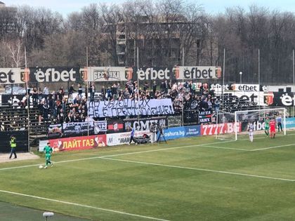Фенове на Локо Пд защитиха д-р Димитров СНИМКА