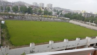 Фен на Ботев попита: Някой знае ли защо терена на Колежа е в такова отвратително състояние?