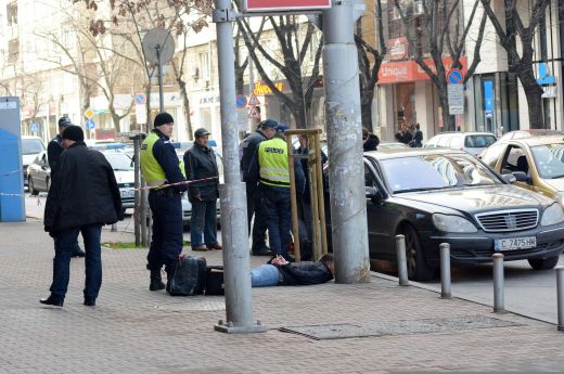 Прокурори менте са задържани в мола на "Стамболийски"