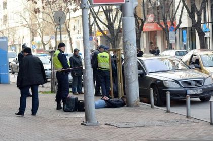 Прокурори менте са задържани в мола на "Стамболийски"