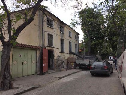 Ремонт до Тютюневите складове озадачи наш читател. Какво ли правят? (СНИМКИ)