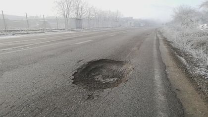 Огромни дупки зеят по стария път за прохода „Витиня”