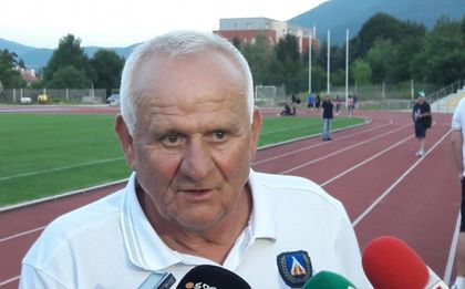 Люпко Петрович с критики за играта, чака попълнения