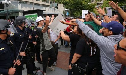 Десетки арестувани на митинг на Тръмп в Сан Диего