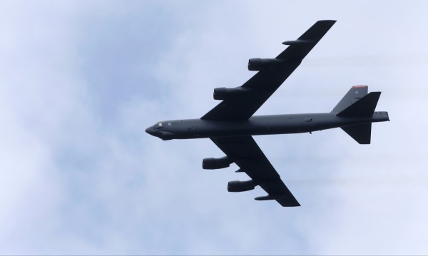 Американски бомбардировач прелетял край Русия